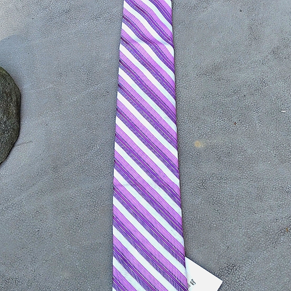 Elegant Lavender Striped Men's Tie
